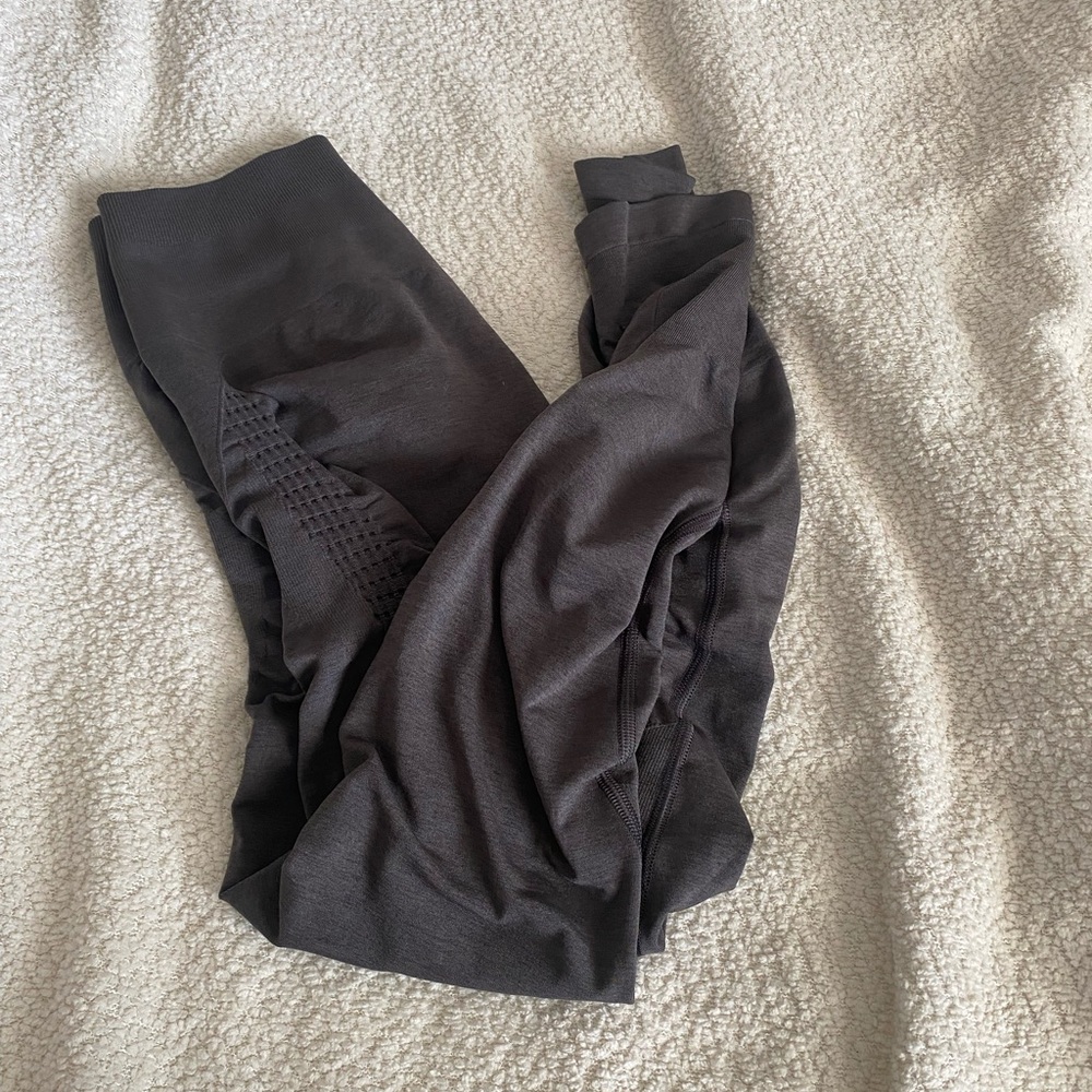 ALPHALETE AMPLIFY CONTOUR LEGGING
COLOR: Pewter
Size: Small